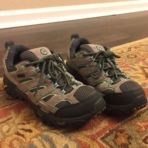 Merrell women’s Moab 2 Hiking Shoes